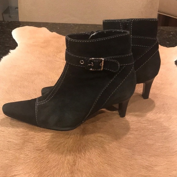 Nordstrom black suede ankle bootie Size 5 1/2 - Picture 5 of 8